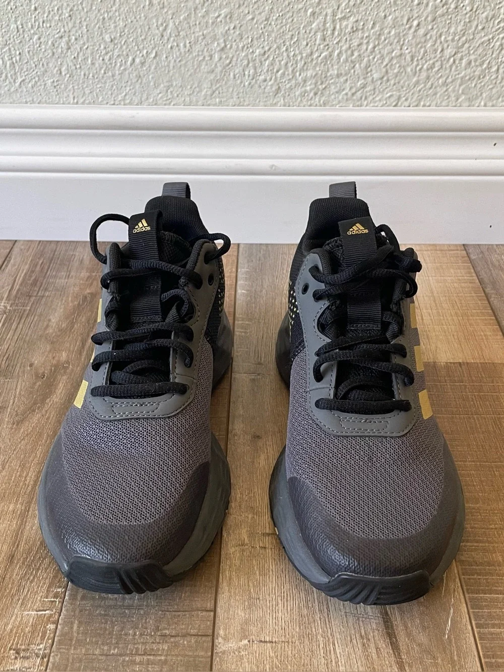 adidas Ownthegame 2.0 Kids Size 2 Basketball Shoes Gray Gold Black